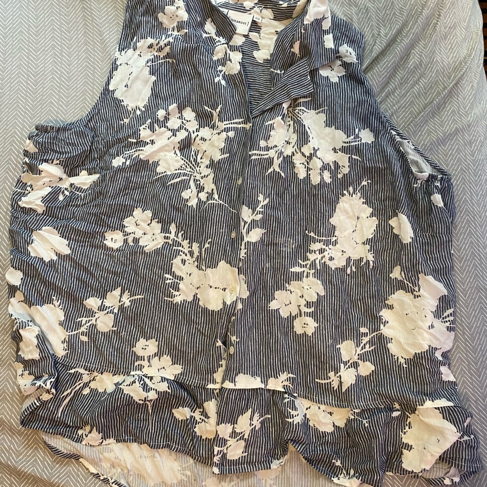 Junarose sleeveless button up
